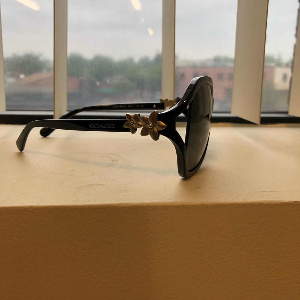 Brand new black oversized Coach sunglasses - Picture 4 of 5